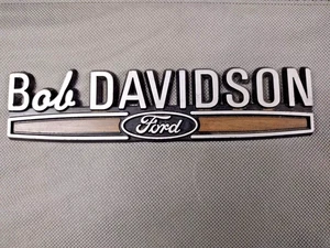Bob DAVIDSON Ford - PLASTIC CAR DEALERSHIP EMBLEM - VINTAGE - Picture 1 of 2