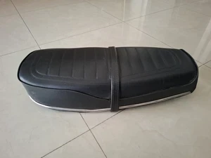 YAMAHA RS100-RS125-RS125Z DOBLE ASIENTO LLANTA CROMADA COMPLETA PISO METAL NUEVO - Imagen 1 de 8