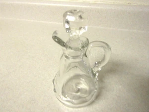 VINTAGE CLEAR GLASS PITCHER DECANTER - Picture 1 of 5
