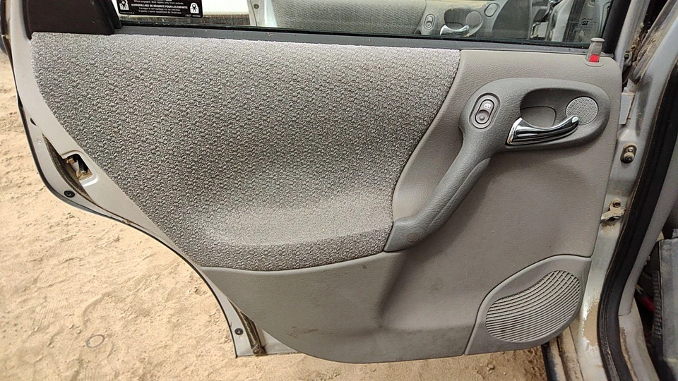 Panel de moldura de puerta interior trasera izquierda Saturn L100 2000-2005 solo trasero gris 96b Foto 1 de 4