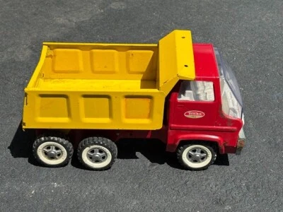 Camión de volteo Tonka vintage de 13" de acero prensado rojo y amarillo de los años 70 modelo 13200 Foto 1 de 4