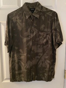 Claiborne Silk Button Up Men's Size Medium Green Palm Short Sleeve Shirt Pocket - Picture 1 of 7