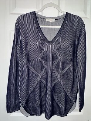 Suéter Two by Vince Camuto Para Mujer Mediano Cuello en V Azul Blanco Usado en Excelente Condición Foto 1 de 4