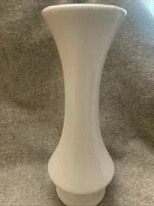 Haegar white/ivory Art Pottery Vase - 9" Tall Marked Haeger USA #233 - Picture 1 of 7