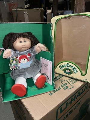 Muñeca extranjera vintage 1983 Cabbage Patch Kid Nicole Renee pelo castaño ojos marrones Foto 1 de 4