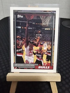 1992-93 Topps Michael Jordan Base Card #141 Chicago Bulls - Foto 1 di 2