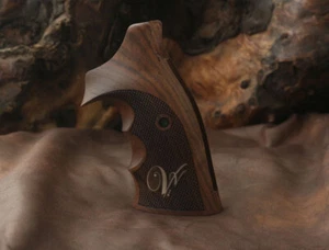 KSD Brand SW K/L - Frame Square Butt Compatible Walnut Grips Diamond - Picture 1 of 3