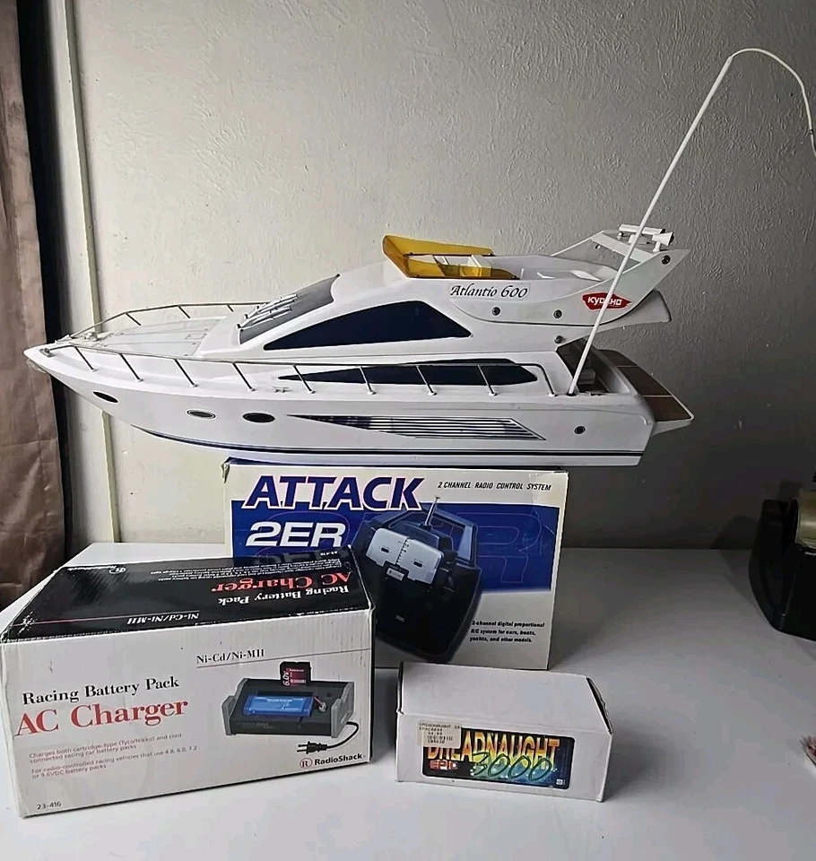 Vintage Kyosho Alantio 600 RC Boat with Futaba Attack 2ER 2-Channel Transmitter - Image 1 of 4