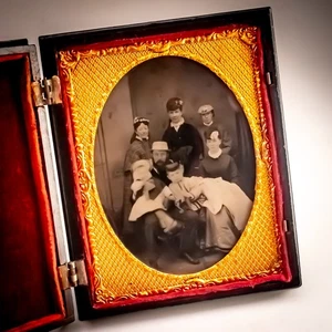 Victorian Ambrotype Family Portrait In Thermoplastic Union Case 1860s - Picture 1 of 10