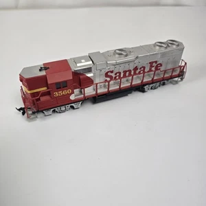 Athearn HO Scale Santa Fe ATSF GP35 #3560 Diesel Locomotive - Red & Silver - Picture 1 of 6