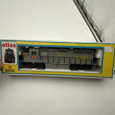 ATLAS 7035 HO LOUISVILLE & NASHVILLE GP-40 DIESEL LOCOMOTIVE #3021 IN BOX *READ* - Image 1 of 4