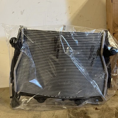 ZR НОВЫЙ OEM BMW S1000RR HP4 OEM РАДИАТОР ДВИГАТЕЛЯ 17118526765 - Изображение 1 из 4