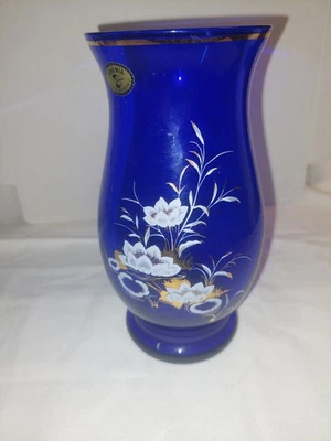 Bohemia Glasvase Blau weißes Blumenmuster   18 cm hoch -11 cm breit - Bild 1 von 4