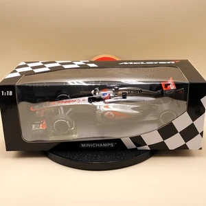 Minichamps 1/18 Vodafone McLaren Mercedes MP4-28 Jenson Button 2013 530131805 - Picture 1 of 19
