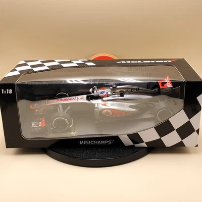 Minichamps 1/18 Vodafone McLaren Mercedes MP4-28 Jenson Button 2013 530131805 - Image 1 of 4