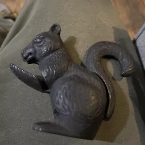 VINTAGE BLACK CAST IRON SQUIRREL NUTCRACKER 4 1/2” Tall - Picture 1 of 7