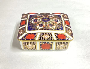 Royal Crown Derby, Old Imari ~ 1128 Trinket Box with Lid - Picture 1 of 3