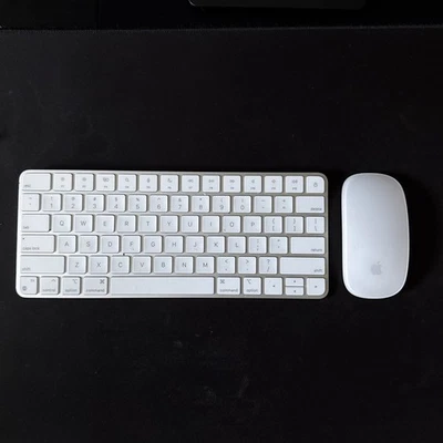 APPLE MAC BLUETOOTH WIRELESS MAGIC KEYBOARD A1644 MOUSE A1657 WITH CORD  - Image 1 of 4