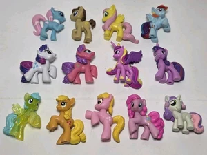 My Little Pony Minifigures Lotto di 13 Hasbro MLP Miniatura Wolfgang Cadance (T8) - Foto 1 di 13
