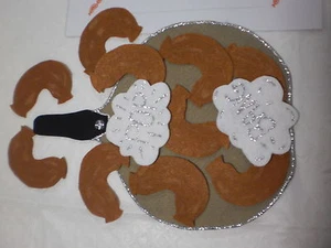 FELT BOARD FLANNEL STORY TEACHER RESOURCE - 10 FAT SAUSAGES SIZZLING IN A PAN - Picture 1 of 1