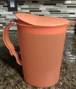 Tupperware 2 Quart Slim Line Krug ~ Wippdeckel ~ Farbe Orange!! - Bild 1 von 10