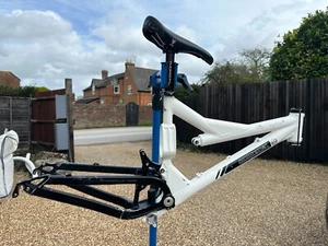 Commencal VIP Supreme - Medium - Professionally Rebuilt - Downhill Bike Frame - Picture 1 of 17