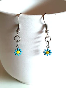 Pretty Small Aqua Blue Enamel Daisy Flower Silvertone Earrings - Picture 1 of 8