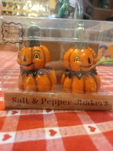 Johanna Parker Pumpkin Halloween Salt and Pepper Shaker Set Vintage Style New - Picture 1 of 5