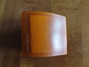 95-99 Tahoe Suburban Yukon Front Left LH Side Marker Light Lamp Signal Lens - Picture 1 of 5