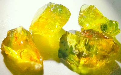 Paquete áspero faceta zafiro amarillo canario de Kenia 6,15 crt Foto 1 de 4