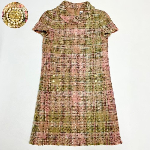 Abito CHANEL in tweed manica corta con bottoni perlati marchio cocco