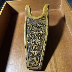 VINTAGE 1950s BOOT JACK/PULL Flower Design Ralide Resin Excellent Condition - Picture 1 of 9