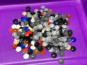 230 Lego 2x2 runde Platte Lot mit abgerundetem Boden (Boot Noppen) gemischte Farben 54196 - Bild 1 von 3