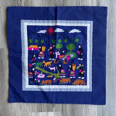 Copricuscino Vintage Hmong Ricamato a Mano Storia Panno 16” x 16” Blu Fattoria - Immagine 1 di 4