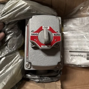 Cooper Crouse-Hinds 3 Position Selector Switch Control Station  EDS21274 NOS - Picture 1 of 8