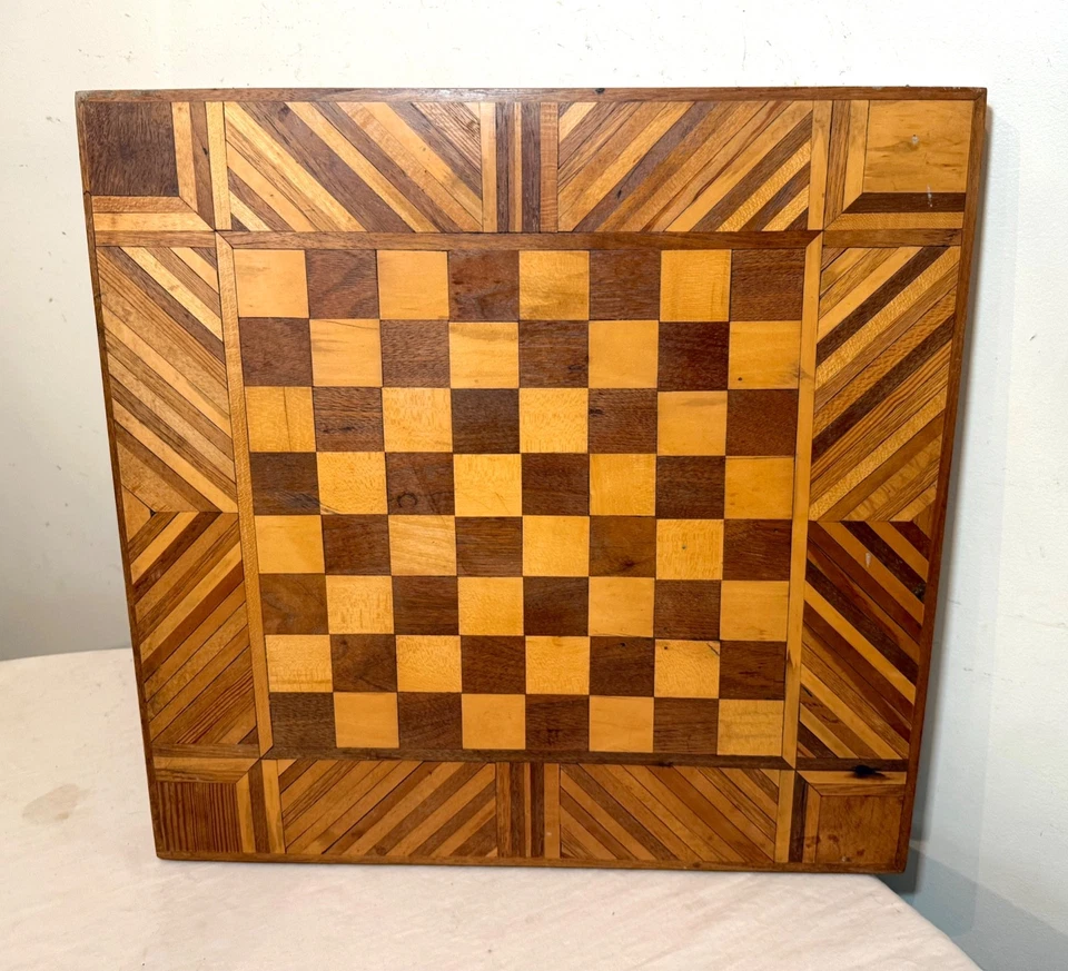 Tablero grande de ajedrez de marquetería de madera hecho a mano antiguo de alta calidad Foto 1 de 4