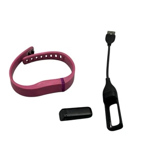 Fitbit Flex Wireless Aktivitätstracker Bundle - Pink Band + Ladegerät - Fitness - Bild 1 von 7