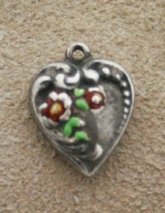 DE COLECCIÓN DIJE CORAZÓN HINCHADO ESTERLINA - Flores y hojas con esmalte y Engr. - Imagen 1 de 2