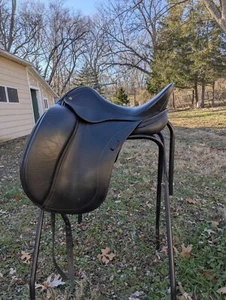 Schleese Obrigado dressage saddle 17.5 MW - Picture 1 of 13