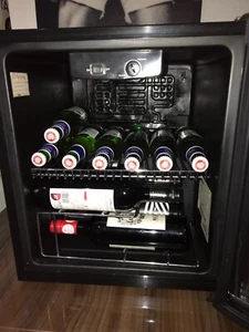 Husky Wine and Beer Cooler Fridge 50L Model HUS - HM38 - Picture 1 of 5