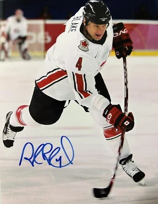 Foto 8x10 assinada por Rob Blake! Team Canada! Medalhista de ouro olímpico! HOF COM CERTIFICADO DE AUTENTICIDADE - Imagem 1 de 2
