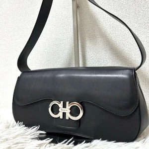 Salvatore Ferragamo Umhängetasche schwarz Leder aus Japan - Bild 1 von 24