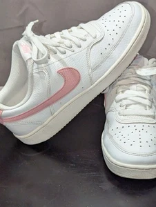 Scarpe Nike Donna 8.5 Bianco Rosa Court Vision Low Next Nature Sneakers Unisex - Foto 1 di 9
