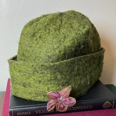 Heather Belcher зеленый валяной 100% шерсти винтажный зимняя шляпа цветок брошь Англии - Изображение 1 из 4