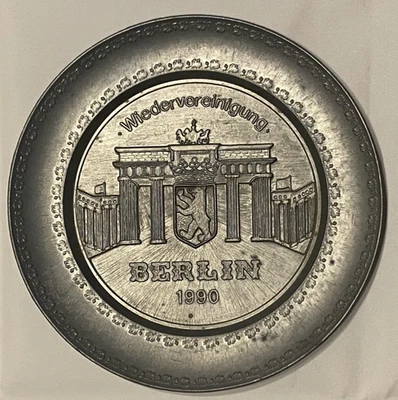 Wandteller Brandenburger Tor Wiedervereinigung 1990 Berlin Deutschland Zinn Grau - Bild 1 von 2