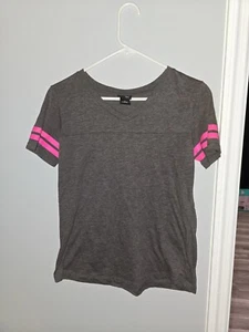 Rue 21 Grey Striped Pink Short Sleeve V-neck T-shirt Size M - Picture 1 of 3