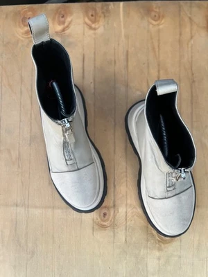 JIL SANDER BEIGE LEATHER FRONT ZIP ANKLE BOOTS WITH EXAGGERATED CHUNKY SOLE SIZE - Image 1 of 4