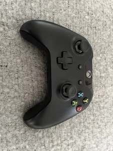 Xbox One Controller - Picture 1 of 10