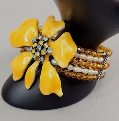 Pulsera con cuentas de alambre de memoria esmalte amarillo flor acrílico cuentas de vidrio grueso metal Foto 1 de 4