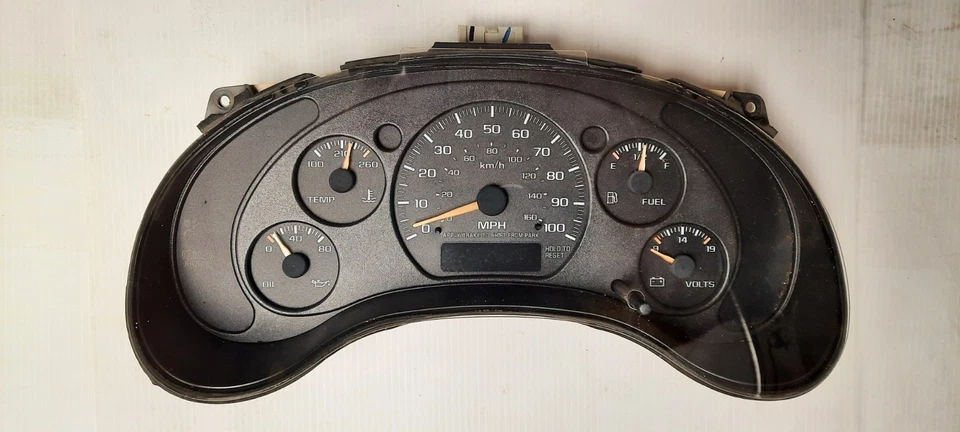2003 GMC Sonoma Dash Instrument Cluster Speedometer - Image 1 of 4